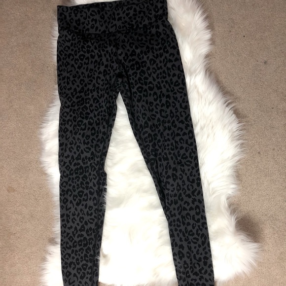 PINK Cheetah Print Workout Leggings - Picture 2 of 2